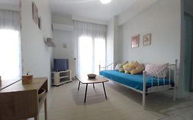 Γκαρσονιέρα με πλήρες εξοπλισμό 1ου ορόφου 31τμ